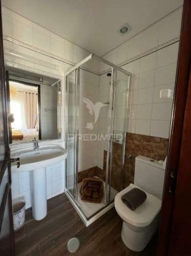 Moradia em banda  v4 com piscina na urb bela praia