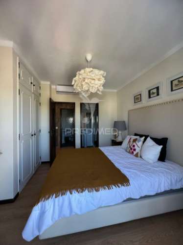 Moradia em banda  v4 com piscina na urb bela praia