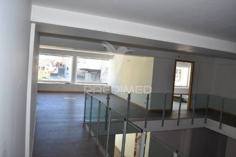 Prédio devoluto para reconstruir