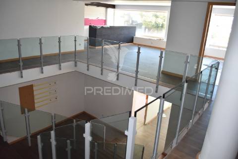 Prédio devoluto para reconstruir