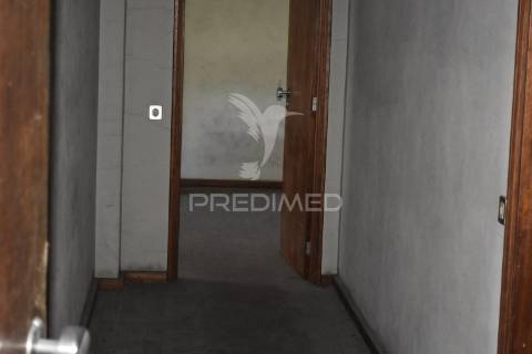 Prédio devoluto para reconstruir