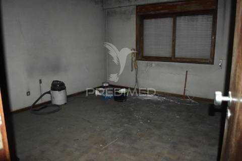 Prédio devoluto para reconstruir