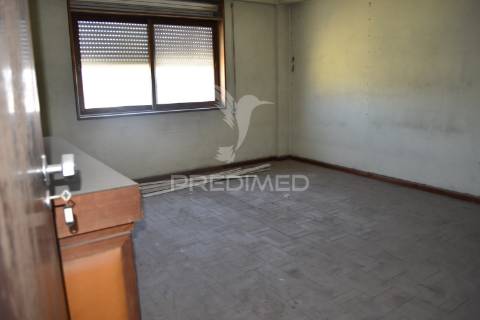 Prédio devoluto para reconstruir