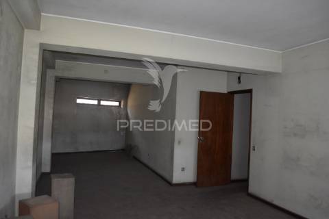 Prédio devoluto para reconstruir