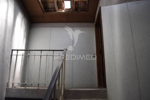 Prédio devoluto para reconstruir