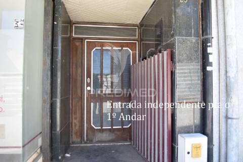 Prédio devoluto para reconstruir