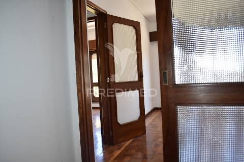 Prédio devoluto para reconstruir