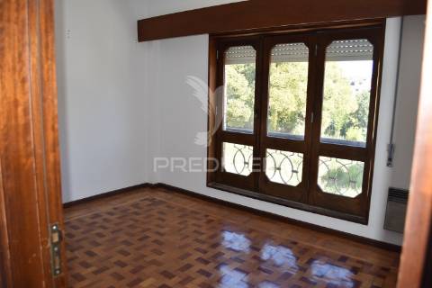 Prédio devoluto para reconstruir