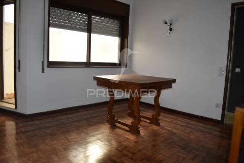 Prédio devoluto para reconstruir