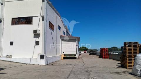 Vender armazém excelente localização em sintra