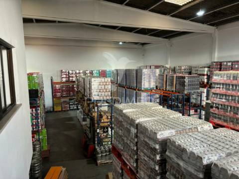 Vender armazém excelente localização em sintra