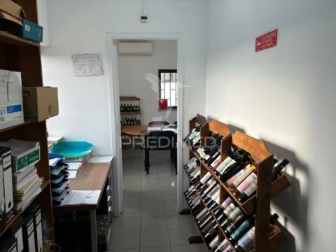 Vender armazém excelente localização em sintra