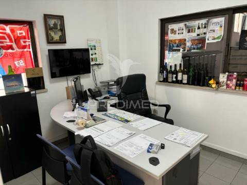 Vender armazém excelente localização em sintra