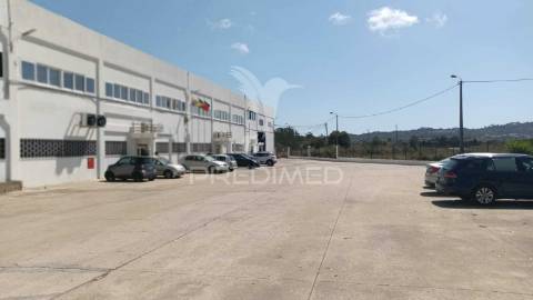 Vender armazém excelente localização em sintra