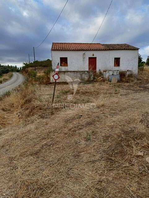 Vende-se casa de campo
