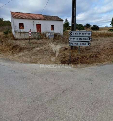 Vende-se casa de campo