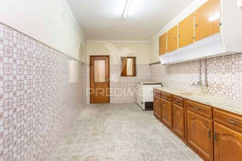 Moradia com logradouro, garagem , terraço e sotão