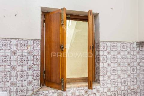 Moradia com logradouro, garagem , terraço e sotão