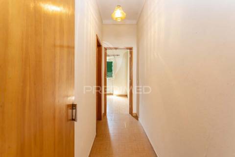 Moradia com logradouro, garagem , terraço e sotão