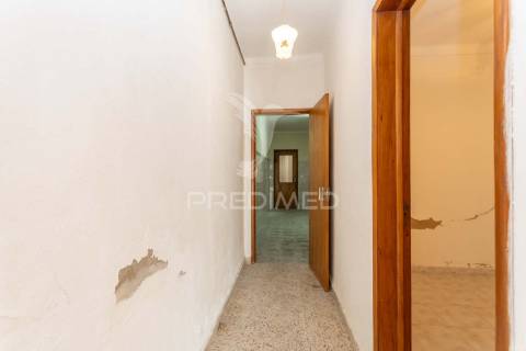 Moradia com logradouro, garagem , terraço e sotão