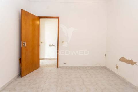 Moradia com logradouro, garagem , terraço e sotão