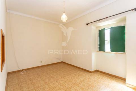 Moradia com logradouro, garagem , terraço e sotão