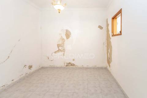 Moradia com logradouro, garagem , terraço e sotão