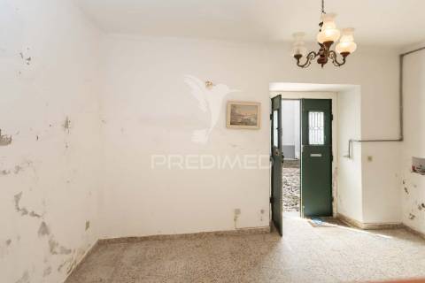 Moradia com logradouro, garagem , terraço e sotão