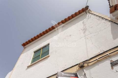 Moradia com logradouro, garagem , terraço e sotão