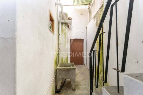 Moradia com logradouro, garagem , terraço e sotão