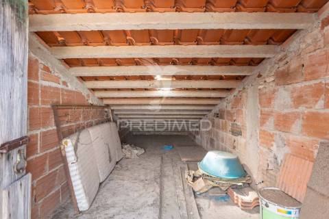 Moradia com logradouro, garagem , terraço e sotão