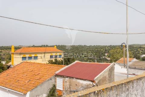 Moradia com logradouro, garagem , terraço e sotão