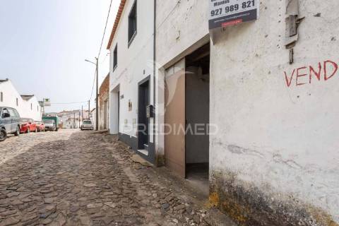 Moradia com logradouro, garagem , terraço e sotão