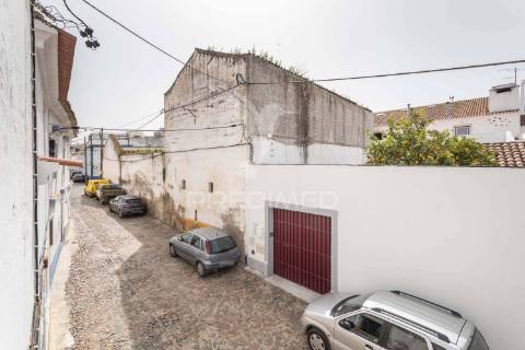 Moradia com logradouro, garagem , terraço e sotão