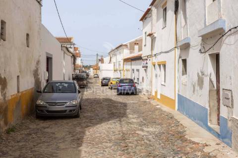 Moradia com logradouro, garagem , terraço e sotão
