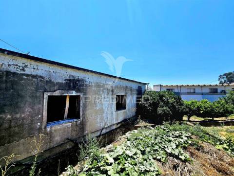 Moradia t4 com armazém e terreno