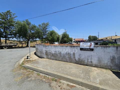 Moradia t4 com armazém e terreno