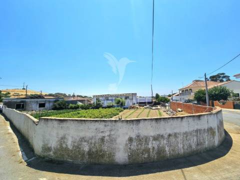 Moradia t4 com armazém e terreno