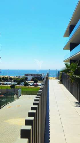 Apartamento t3 duplex na primeira linha de mar