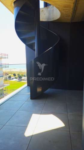 Apartamento t3 duplex na primeira linha de mar