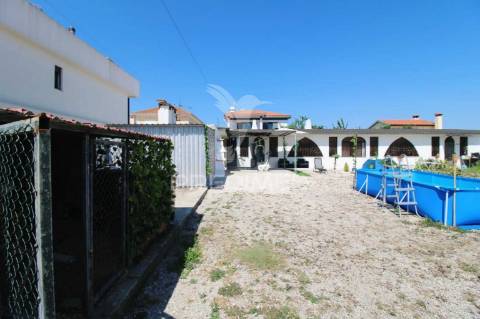 Duas moradias t1 em lote de 364m2 em fernão ferro