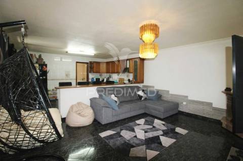 Duas moradias t1 em lote de 364m2 em fernão ferro