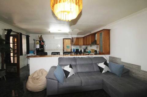 Duas moradias t1 em lote de 364m2 em fernão ferro