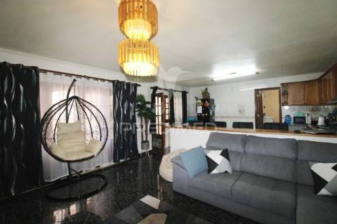 Duas moradias t1 em lote de 364m2 em fernão ferro