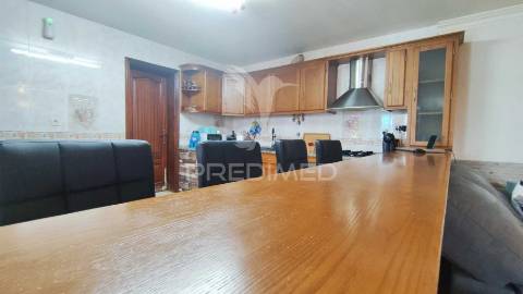 Duas moradias t1 em lote de 364m2 em fernão ferro