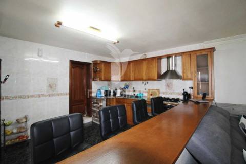 Duas moradias t1 em lote de 364m2 em fernão ferro