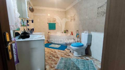 Duas moradias t1 em lote de 364m2 em fernão ferro