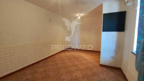 Duas moradias t1 em lote de 364m2 em fernão ferro