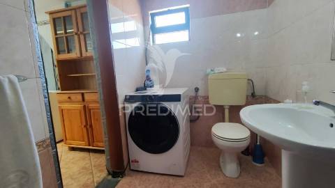 Duas moradias t1 em lote de 364m2 em fernão ferro