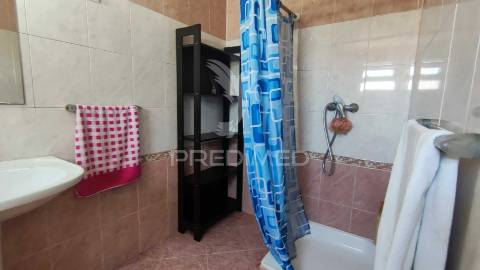 Duas moradias t1 em lote de 364m2 em fernão ferro